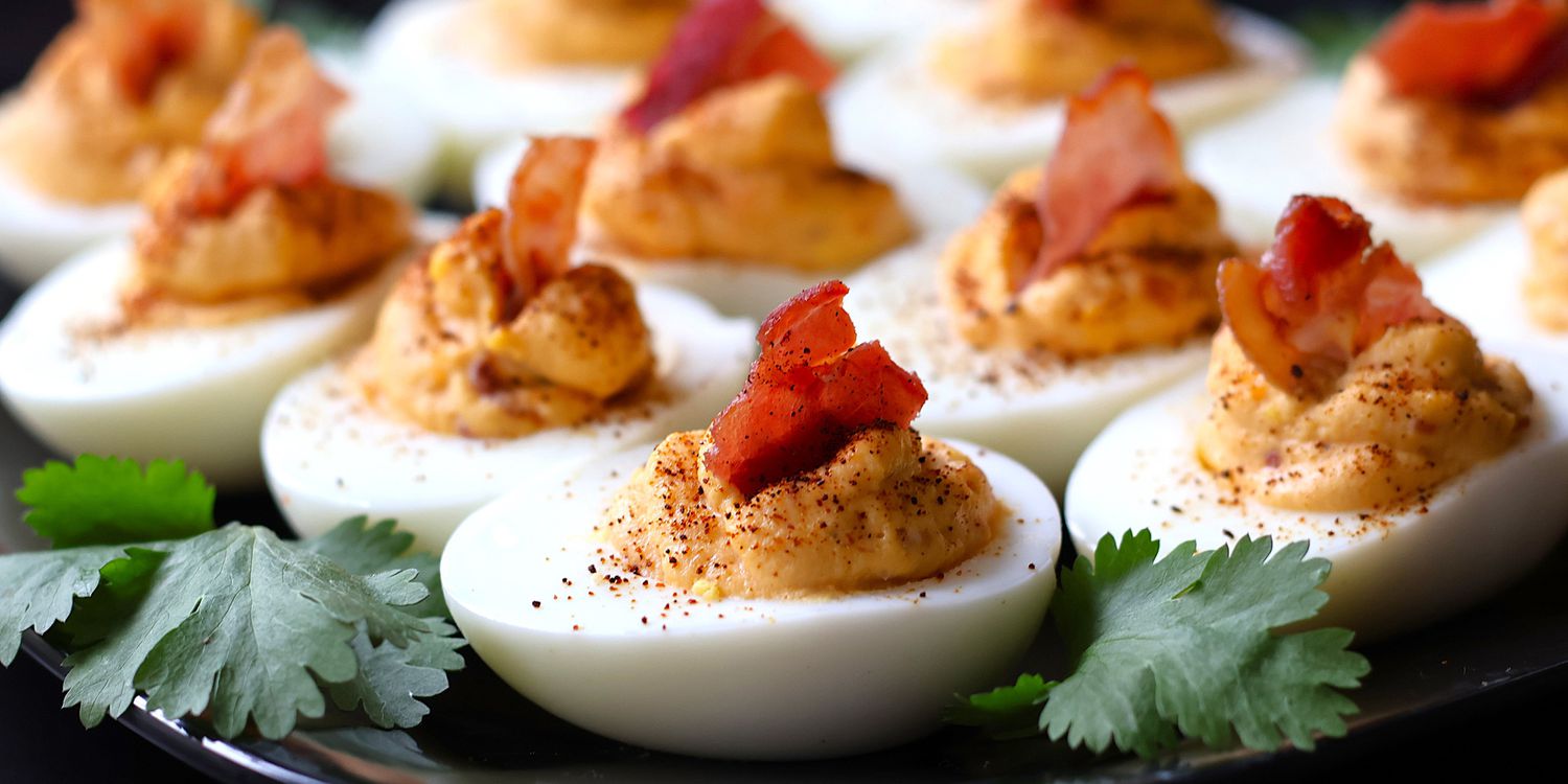 Huevos hervidos con tocino chipotle