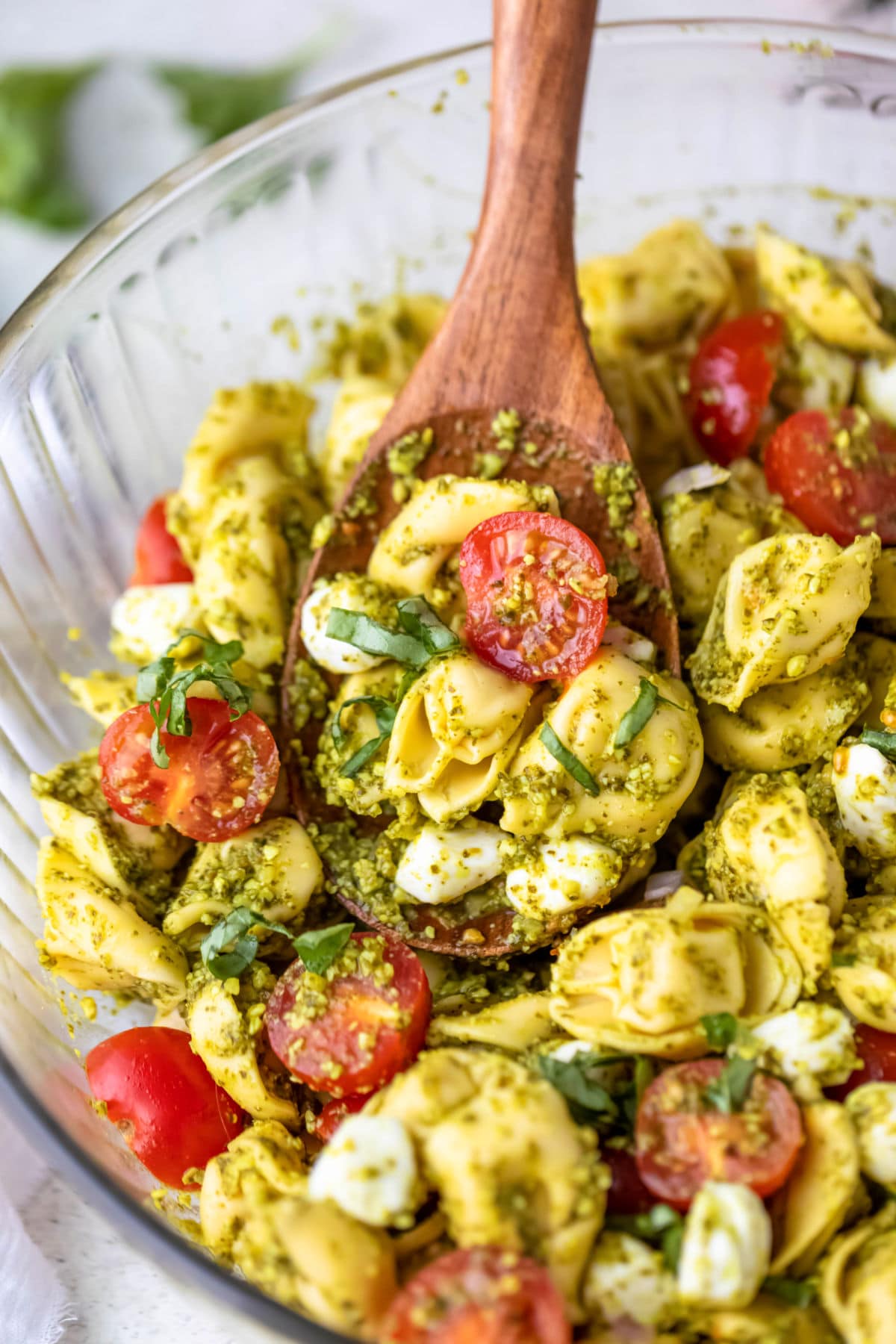 Ensalada de pasta de tortellini de pesto