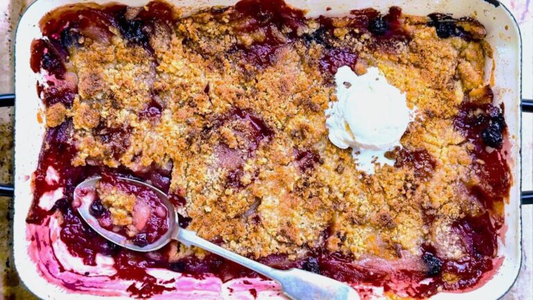 crumble-facil-de-manzana-y-arandano