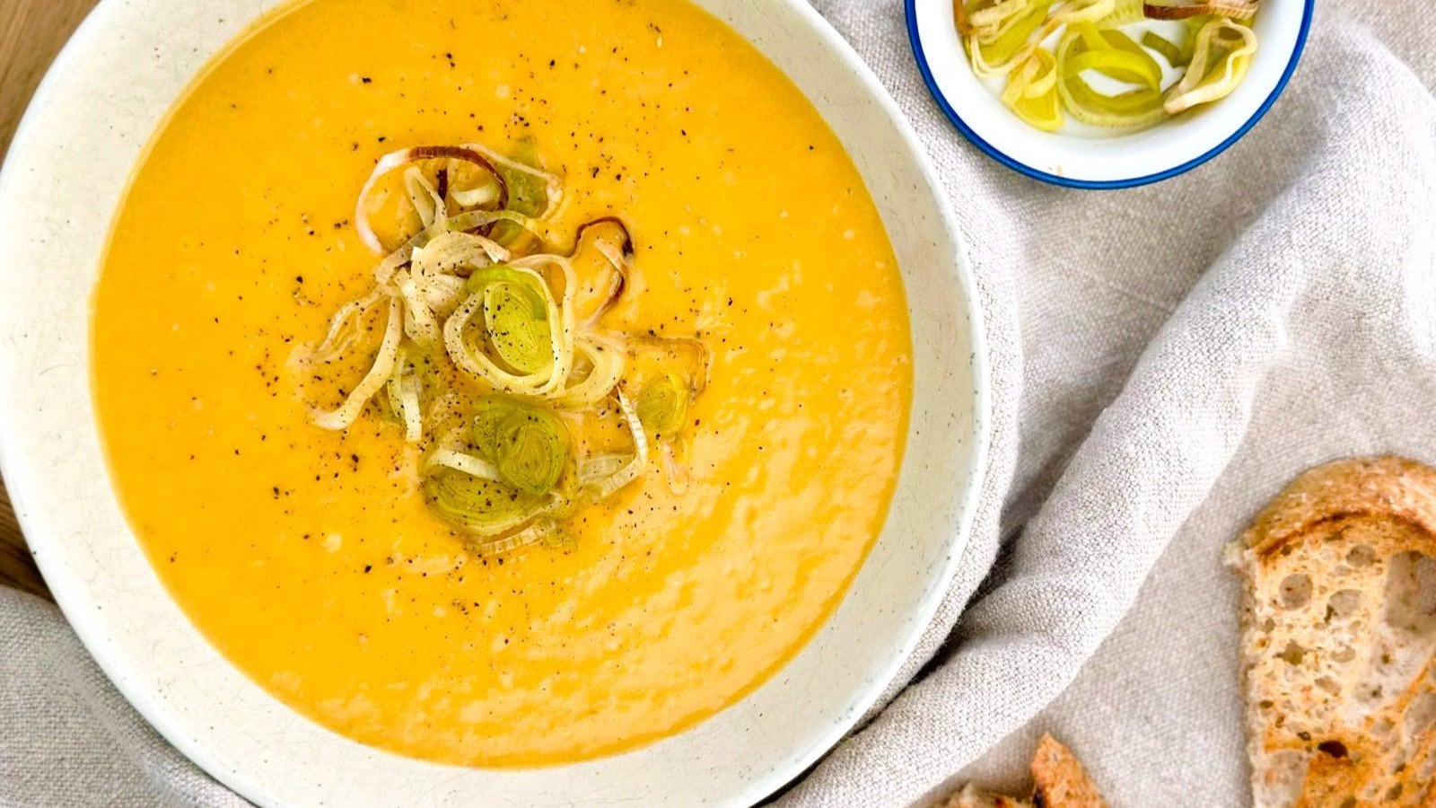 Sopa Fácil de Calabaza Manteca y Puerro Asados