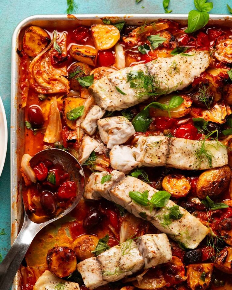 Bandeja de pescado a la puttanesca