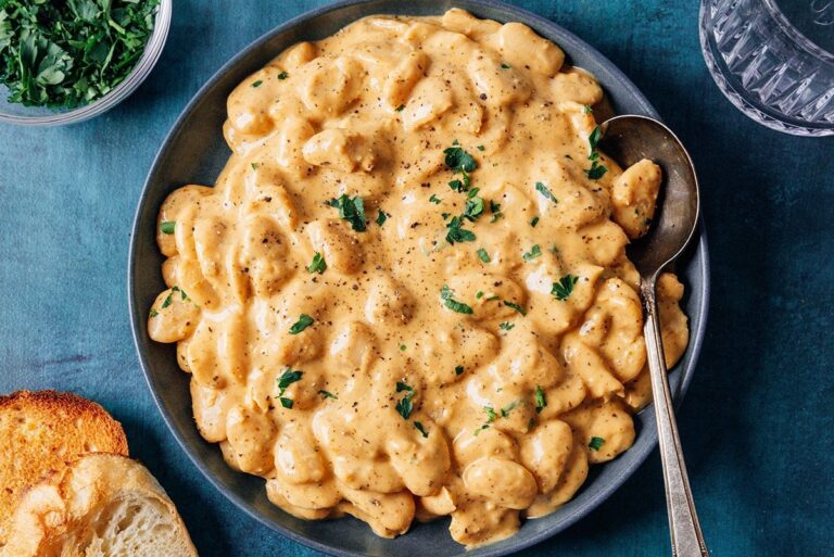 Frijoles Mantequilla Cremosos con Ajo y Parmesano