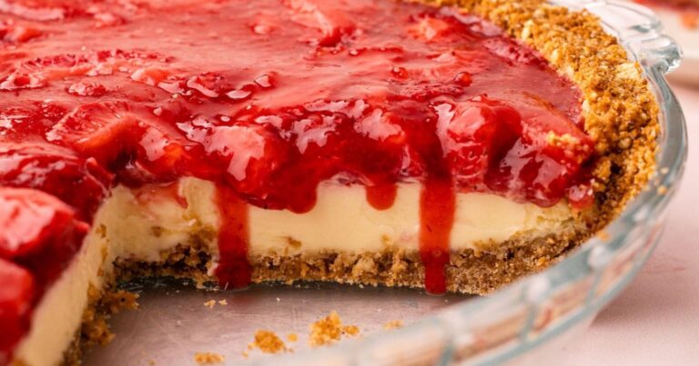 Tarta con crema de fresa