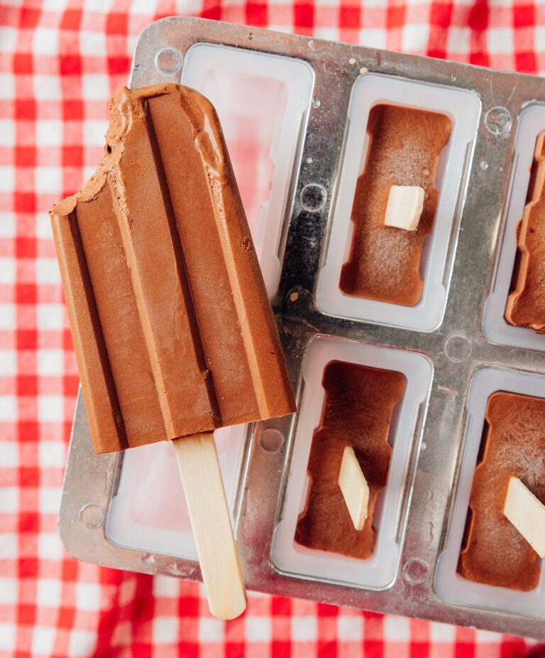 Fudgesicles Cremosos con Leche de Coco
